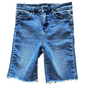 Judy Blue Denim Raw Hem Bermuda Shorts Size M